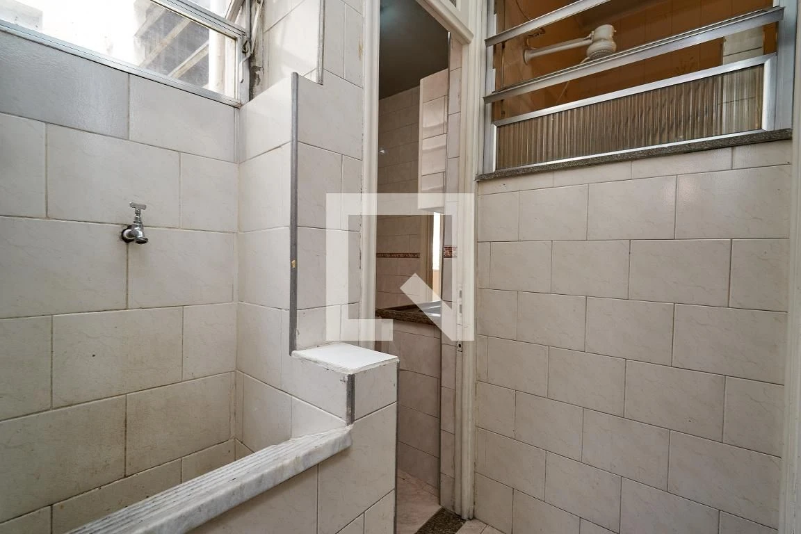 2-bedroom apartment with a bathtub — photo 17