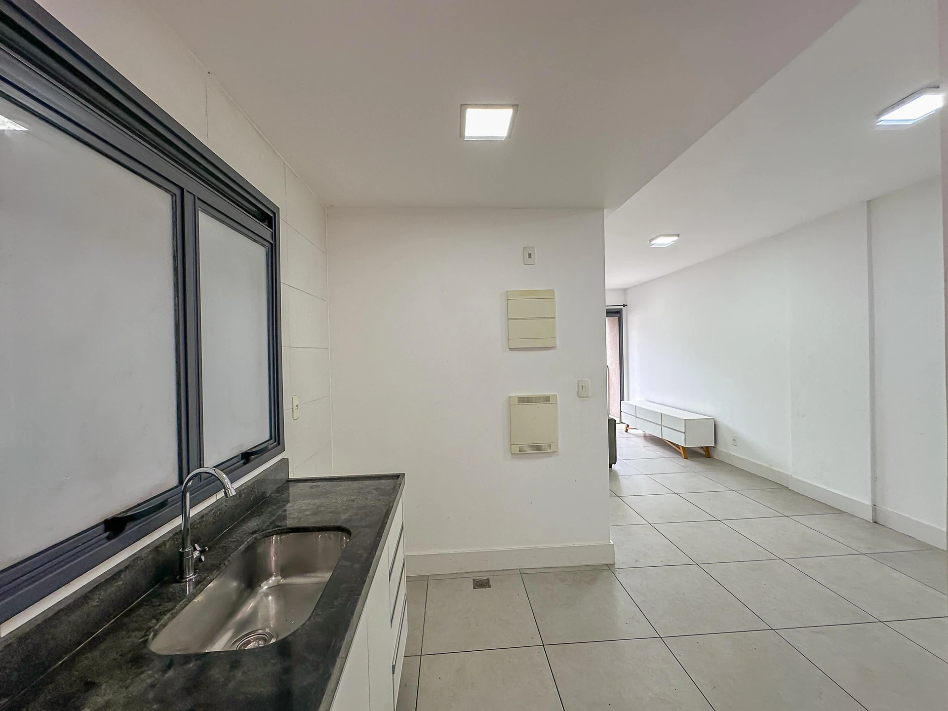 Furnished apartment, 42 m², with a glass-enclosed balcony — photo 22