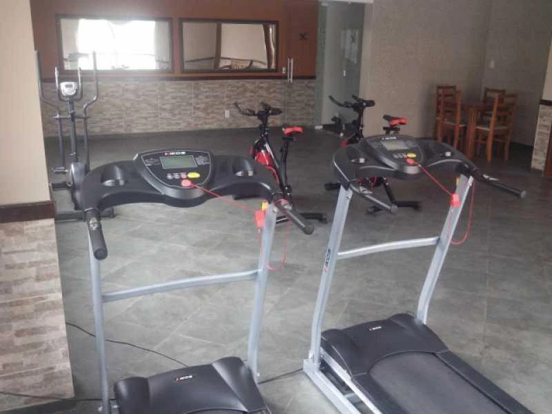 One-bedroom apartment in a building with a gym — photo 4