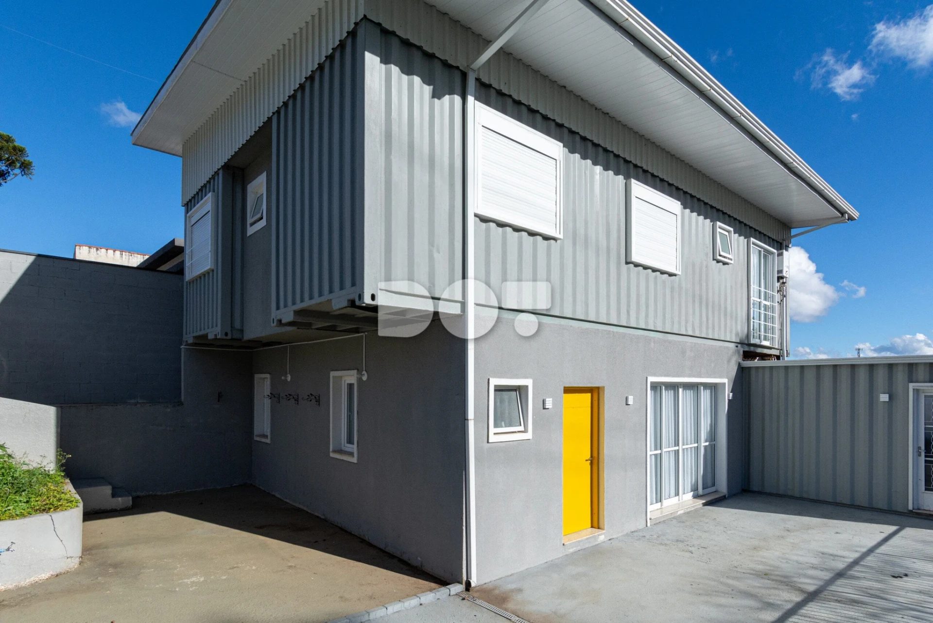 House with 4 bedrooms and an open-plan gas kitchen — photo 2