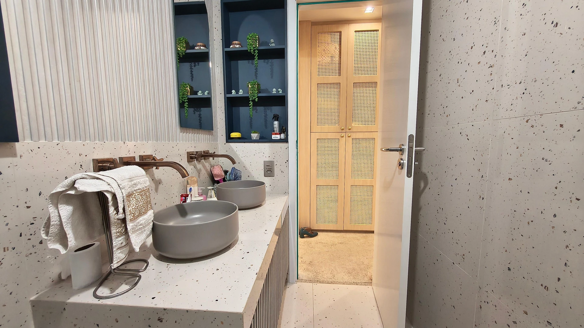 3-bedroom apartment in a building with a sauna — photo 2