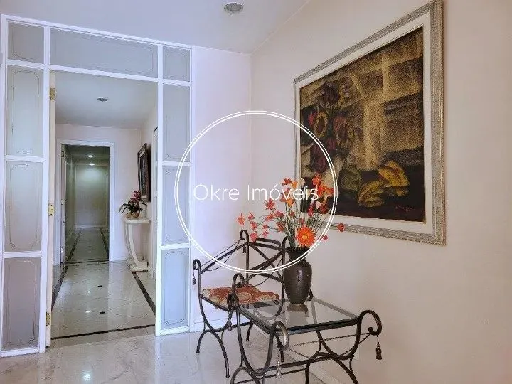 Apartment with 4 bedrooms and built-in wardrobes — photo 17