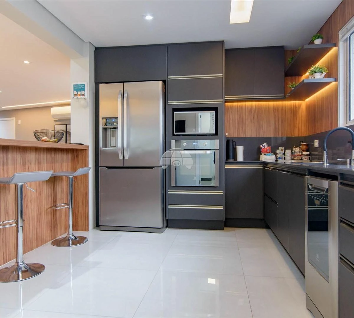 Furnished 3 en-suite apartment with open-plan kitchen — photo 47