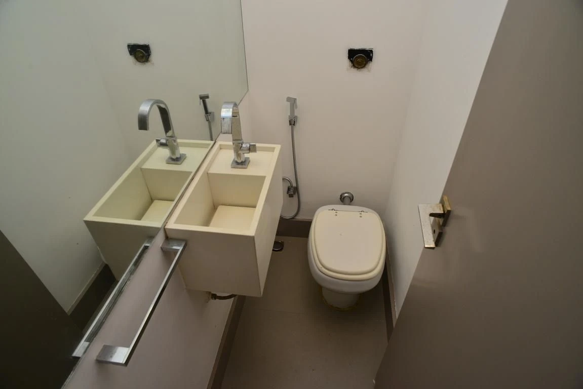3-bedroom apartment in a building with a gym — photo 26
