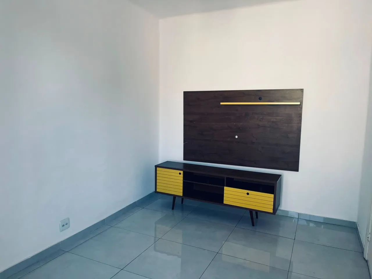 Unfurnished 2-bedroom apartment with a gas kitchen — photo 10