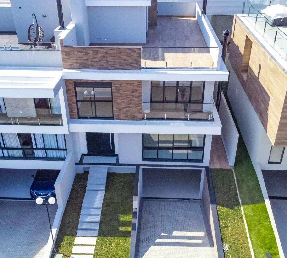 Modern house with 4 en-suite bedrooms and 6 parking spots — photo 20