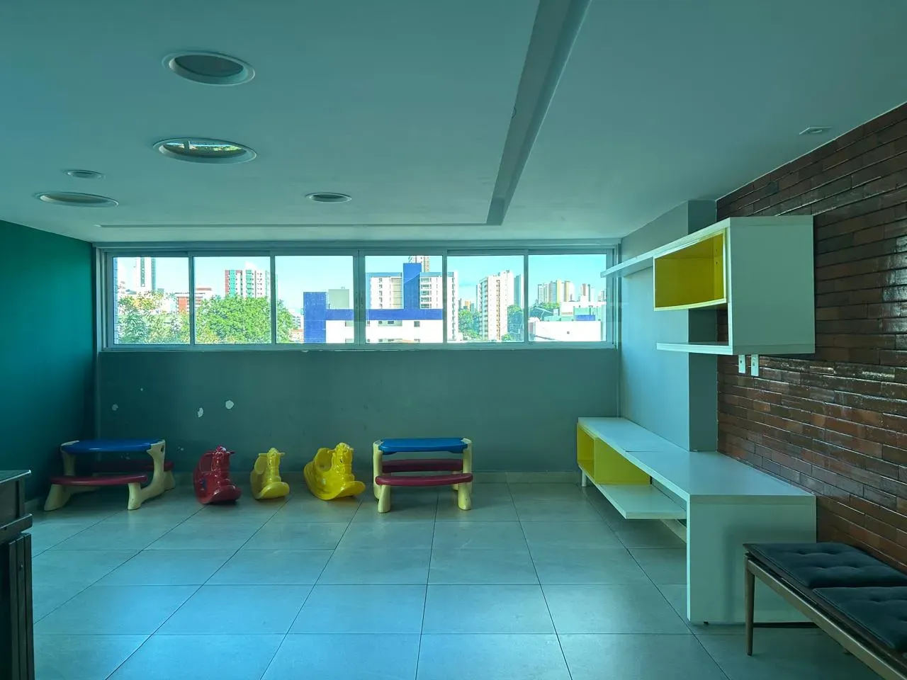 Furnished 3-bedroom apartment with a private BBQ — photo 29