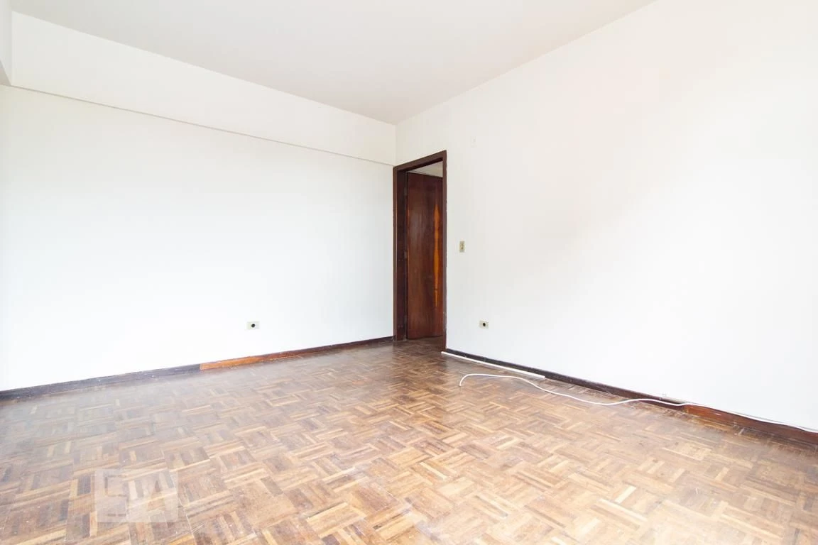 2-bedroom apartment with wood or laminate floors in Curitiba — photo 16