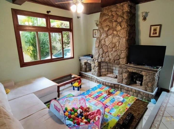House with 5 bedrooms and 4 bathrooms, 432 m² — photo 3