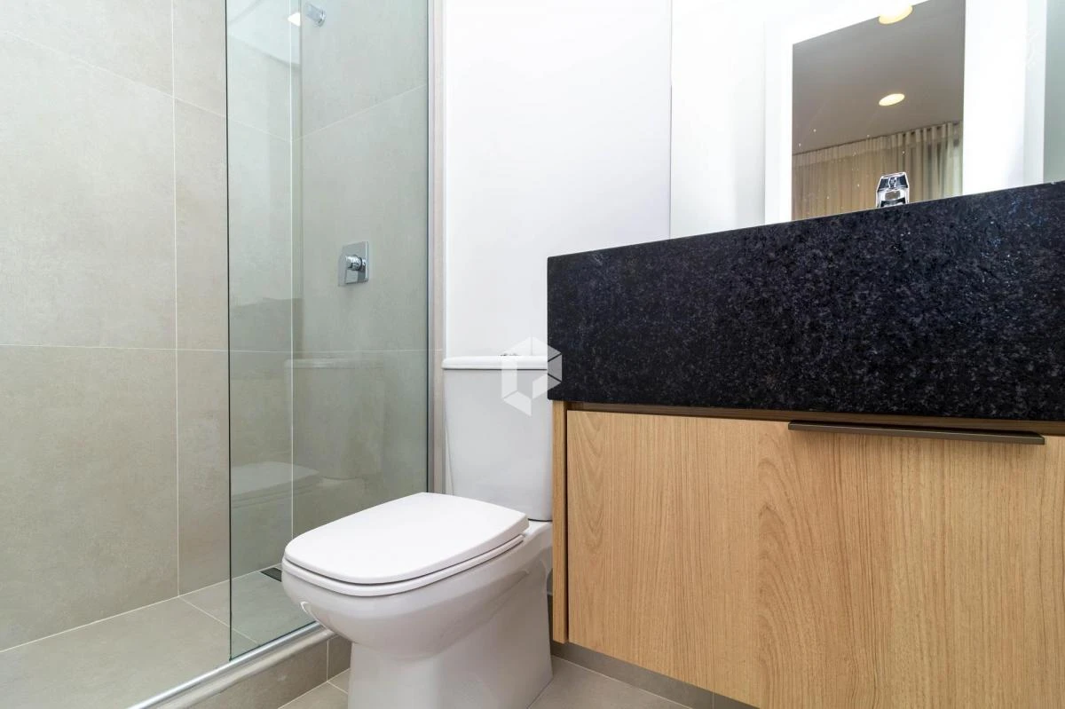One-bedroom apartment in a building with a gym — photo 10