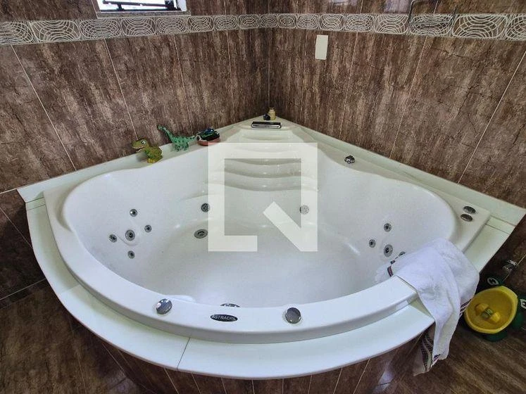 Furnished house, 400 m², with a glass-enclosed balcony — photo 12