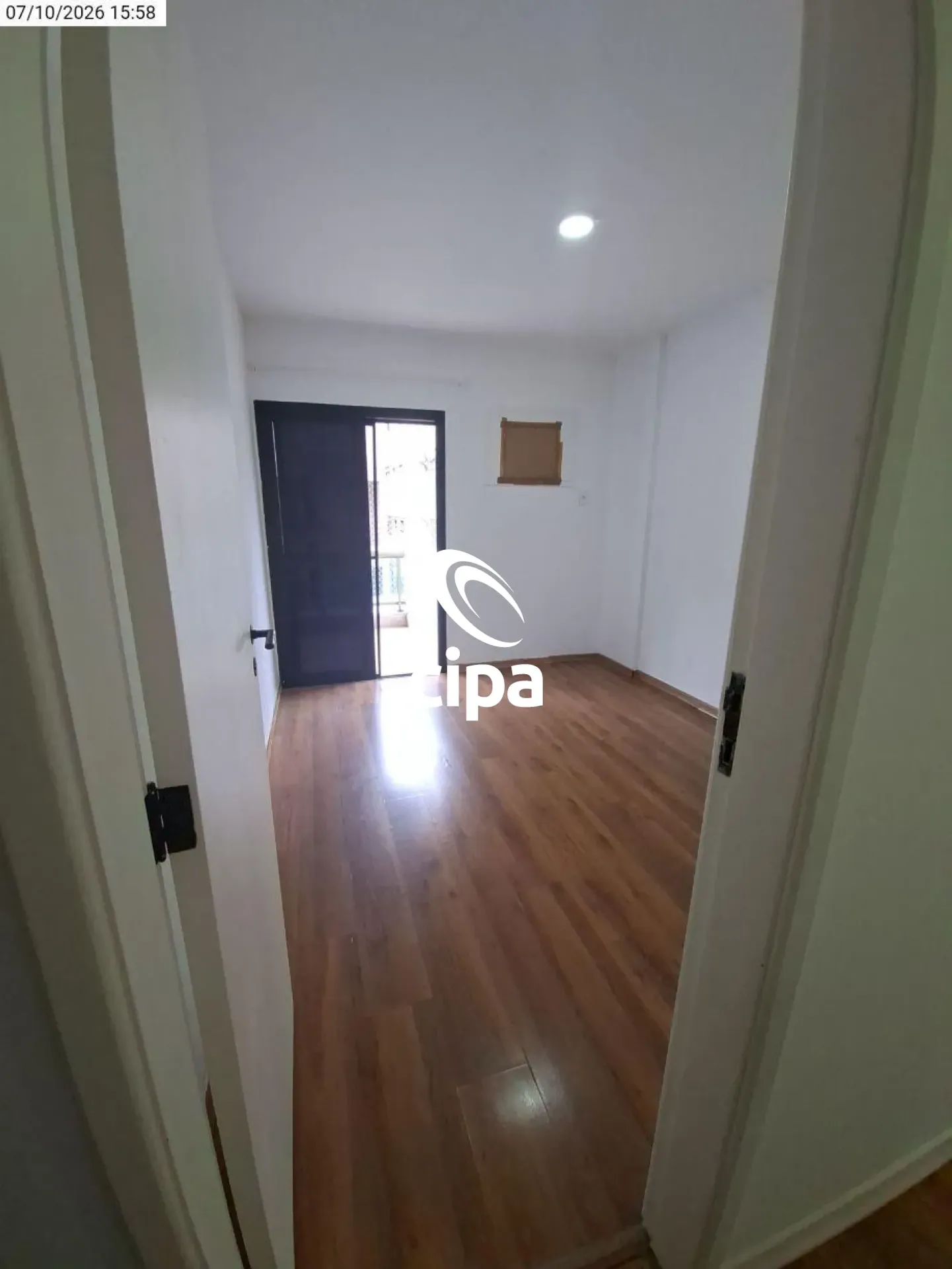 Apartment, 179 m², with wood or laminate floors — photo 17