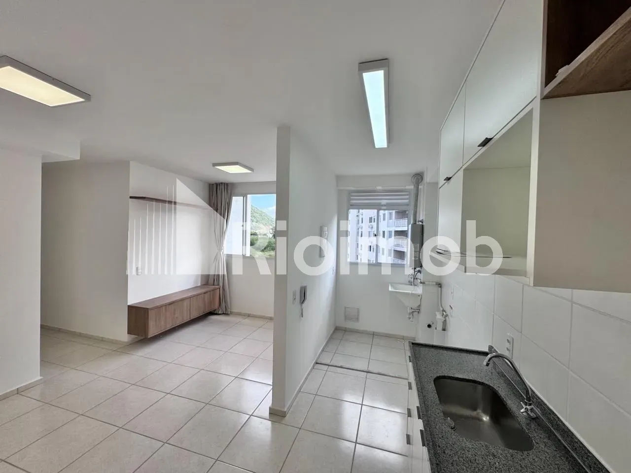 2-bedroom apartment with 1 en-suite and mountain views — photo 2