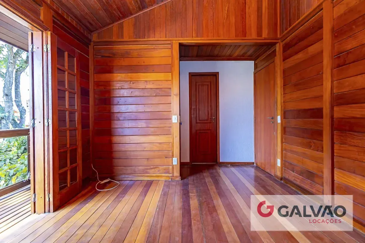Casa sin amueblar con 3 dormitorios, cocina cerrada y balcón — photo 25