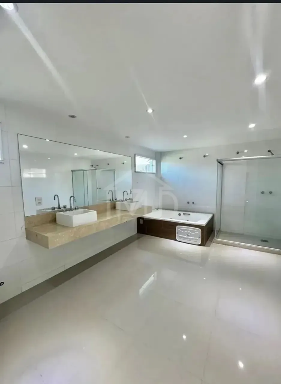House with 5 bedrooms and floor-to-ceiling windows — photo 14