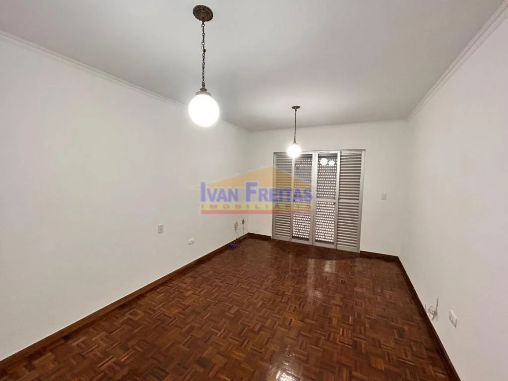 3-bedroom house with a walk-in closet in Curitiba — photo 12