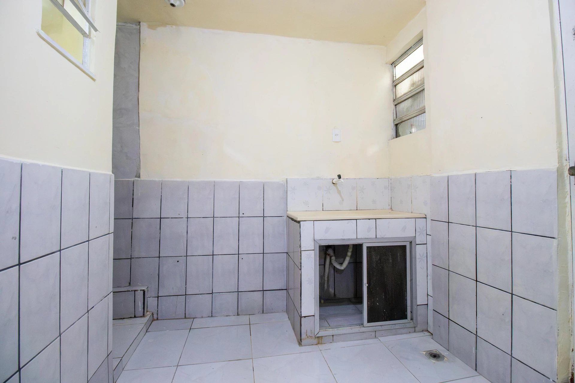 House with 1 bedroom and 1 bathroom, no parking — photo 6
