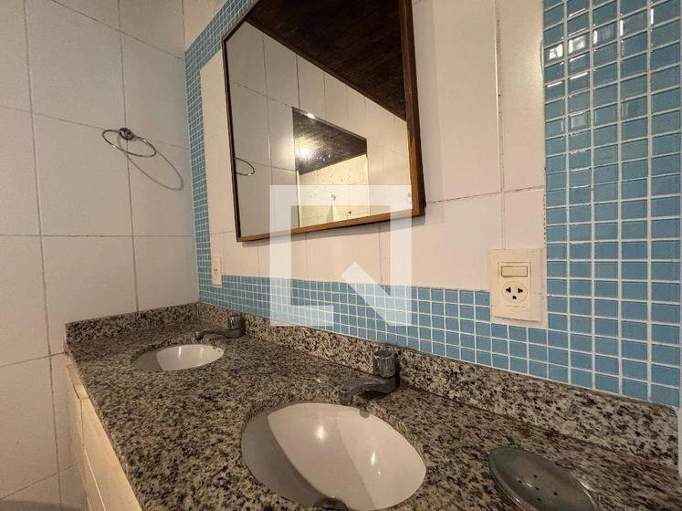 1000 m² house with a washing machine and a bathtub — photo 36