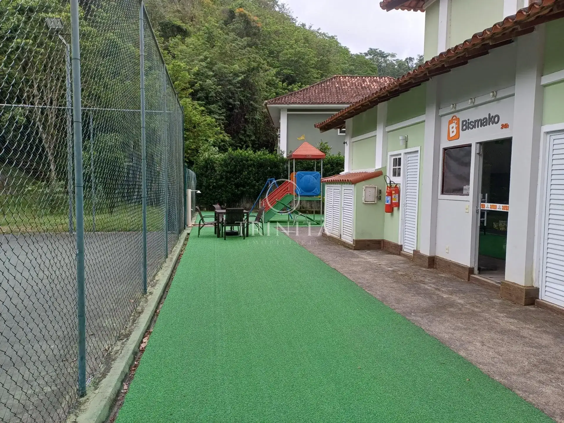 House, 490 m², with a grill on the balcony — photo 95