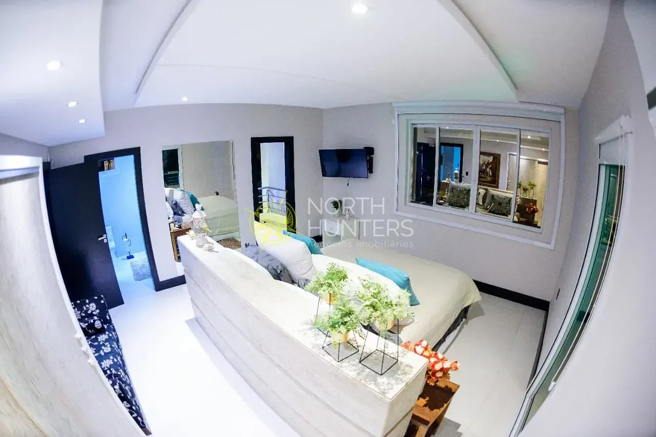 Casa con 5 dormitorios y cocina de concepto abierto — photo 2