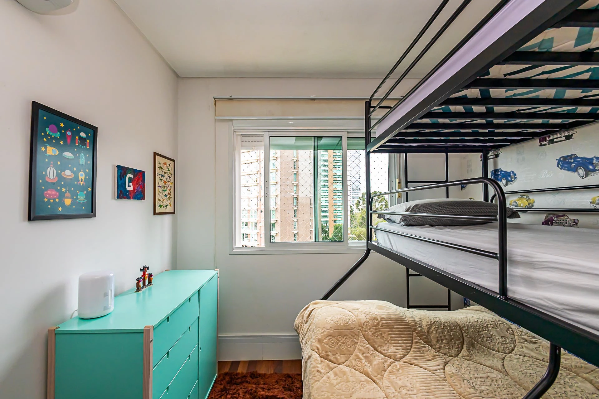 4-bedroom apartment with 2 en-suites and floor-to-ceiling windows — photo 23
