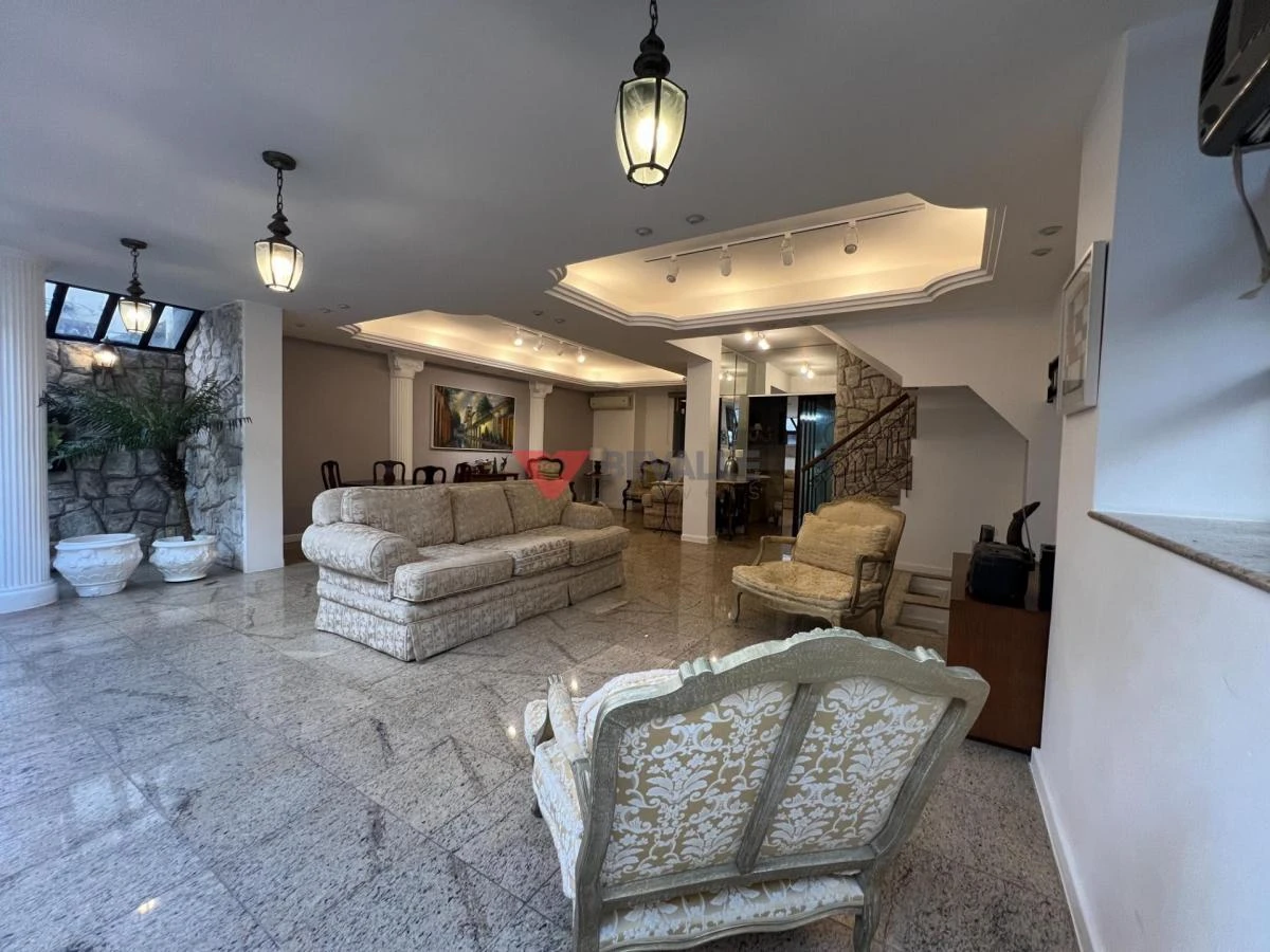 220 m² house with a washing machine and a home office — photo 7