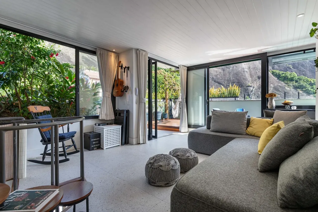 120 m² apartment with 2 bedrooms, 2 baths and a terrace — photo 38