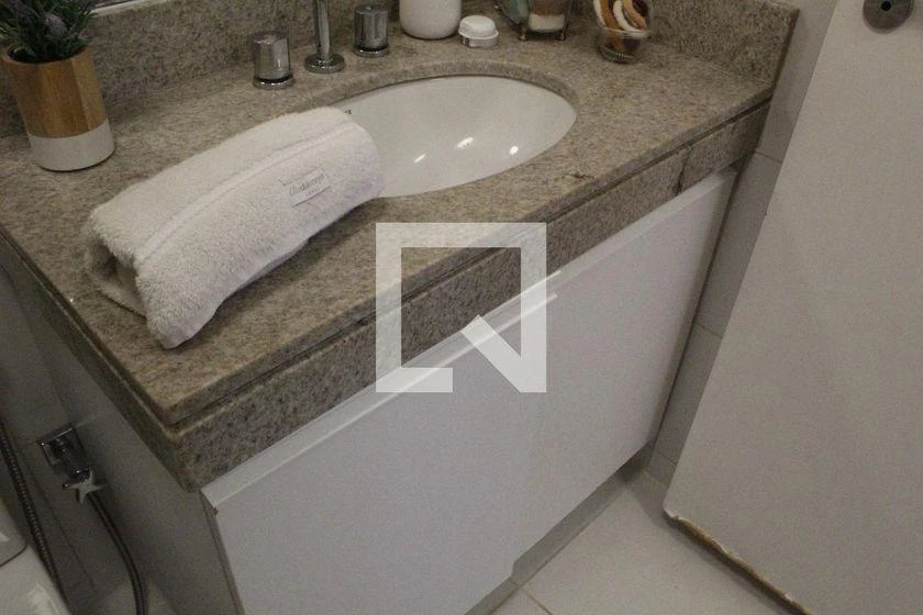 Furnished apartment, 115 m², with a glass-enclosed balcony — photo 32