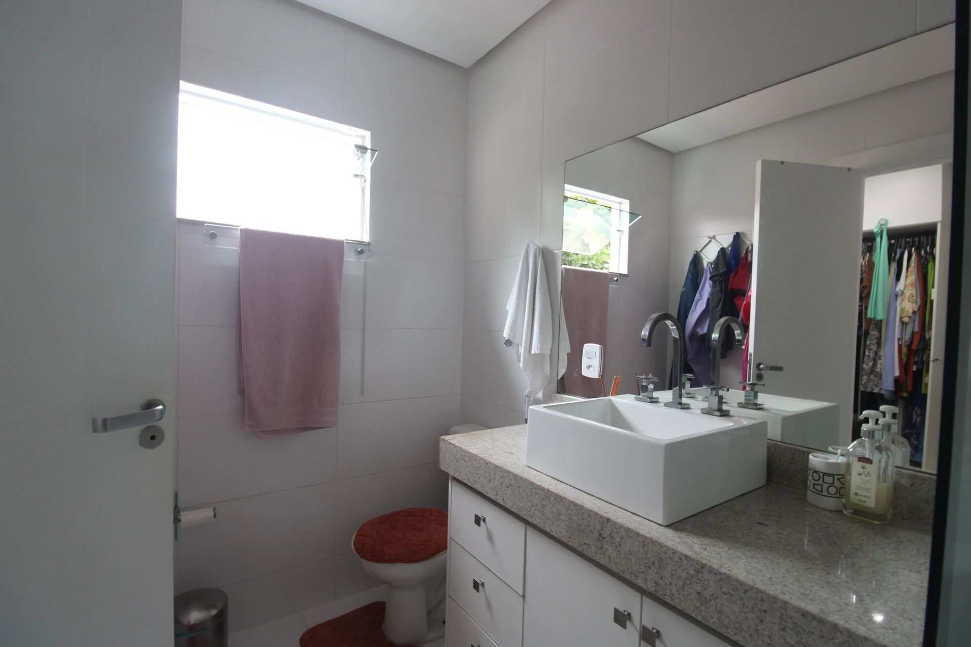 Casa mobiliada com 3 suítes e cozinha aberta com fogão a gás — photo 59