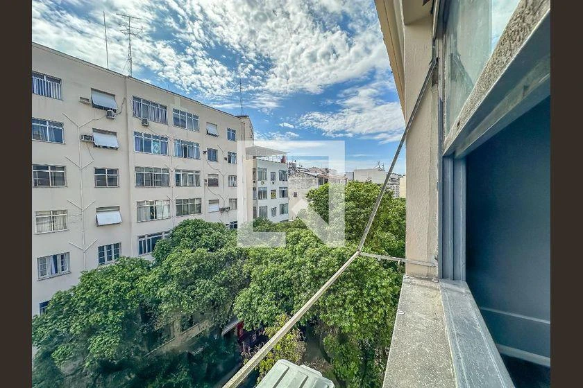 Studio com piso de madeira ou laminado, Centro — photo 8