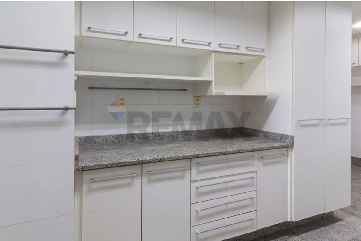 217 m² apartment with 4 bedrooms and balcony BBQ — photo 32