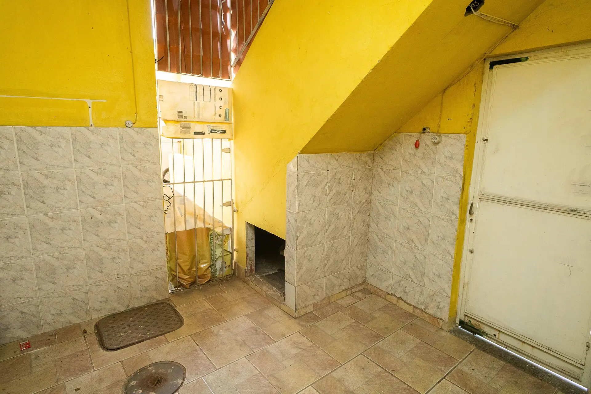 House with 3 bedrooms, 1 en-suite, and private yard — photo 29