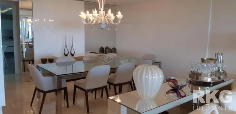 Unfurnished 4-bedroom apartment with 5 bathrooms — photo 14