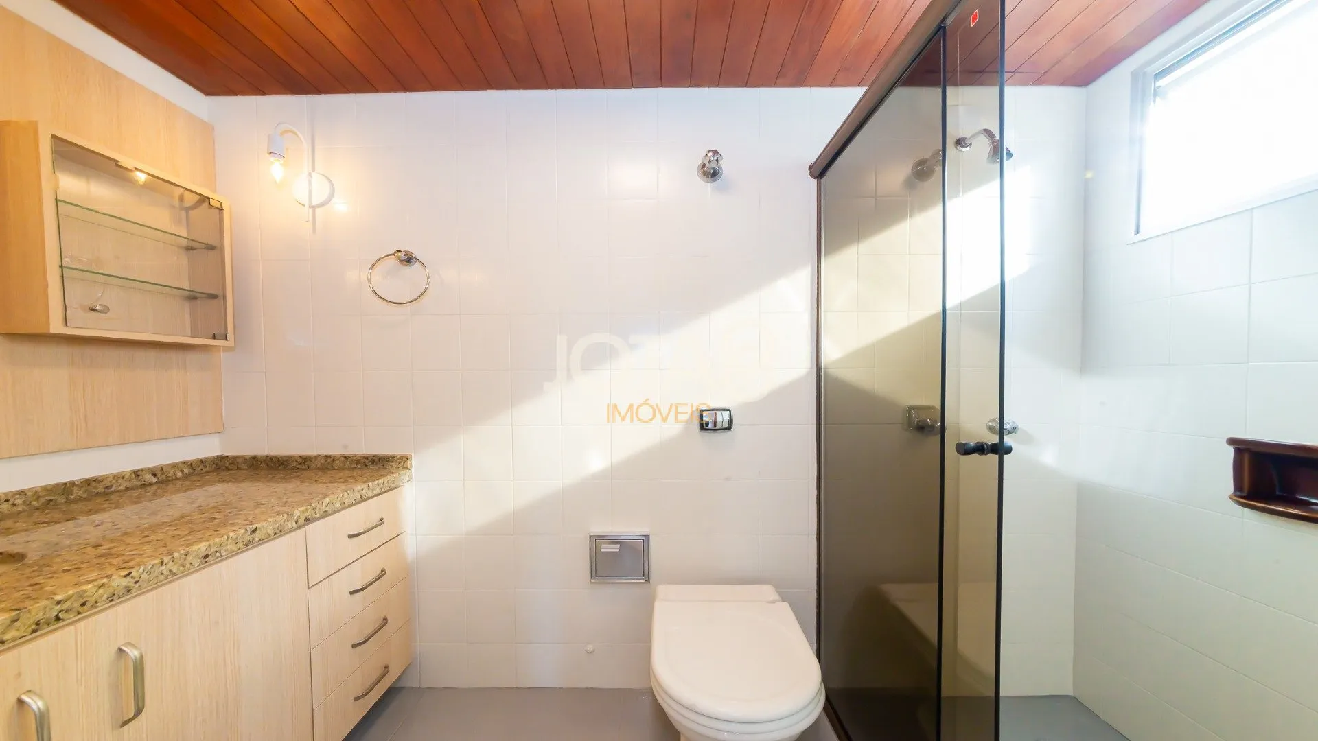 3-bedroom apartment with wood or laminate floors in Curitiba — photo 23