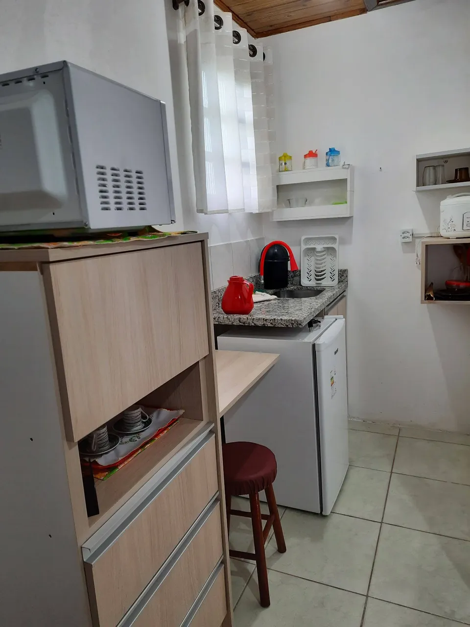 Kitnet mobiliada com 1 quarto e 1 banheiro