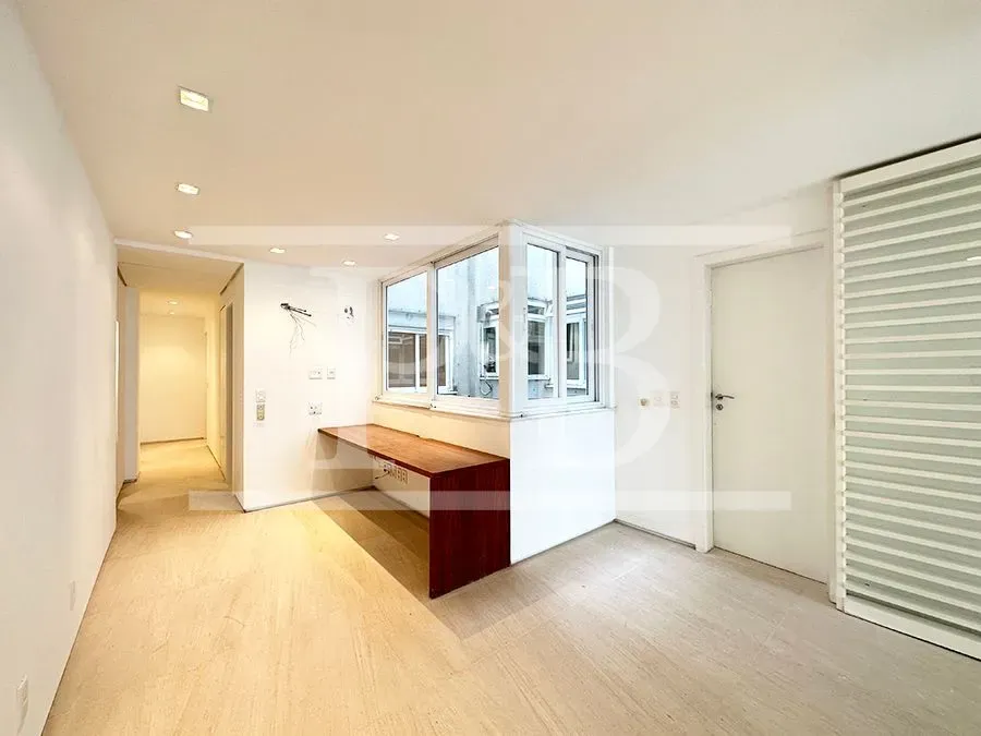 3-bedroom rental apartment with 3 bathrooms and 263 m² — photo 7