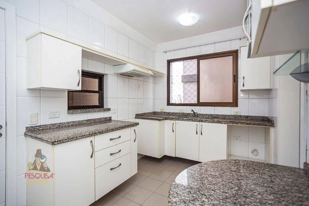 Apartment with 4 bedrooms and 190 m² — photo 2