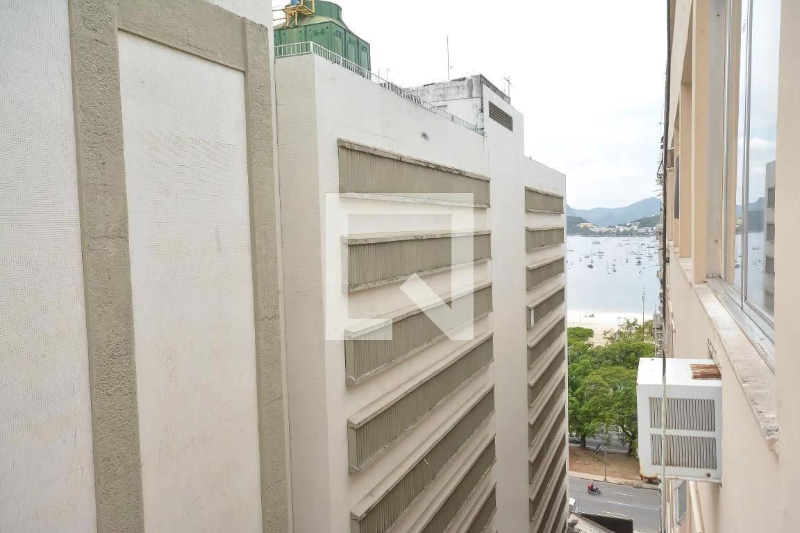 Apartamento sem mobília com vista da janela e 1 quarto — photo 12
