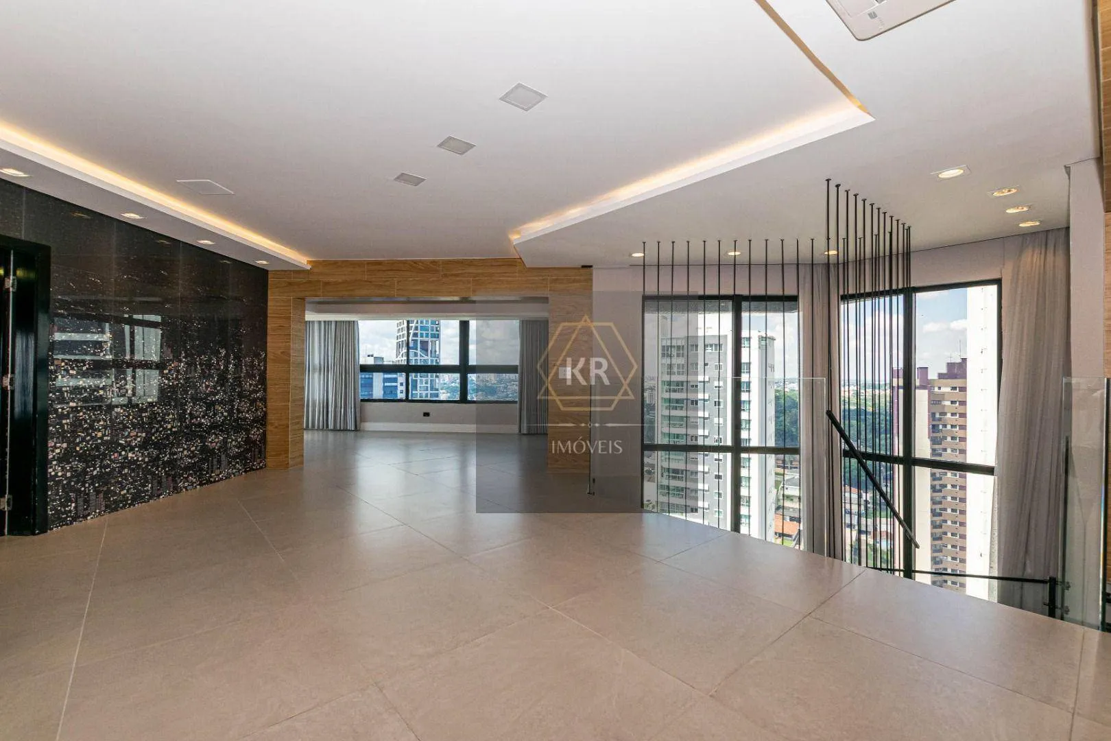 Furnished 272 m² apartment with 3 en-suites and 4 parking — photo 35