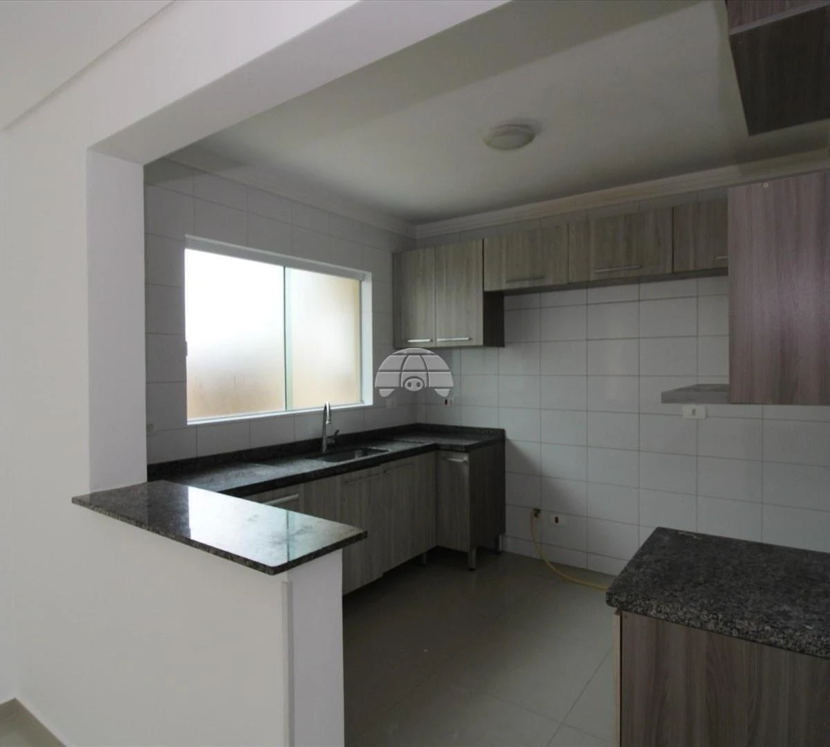 3-bedroom house with a bathtub in Curitiba — photo 2