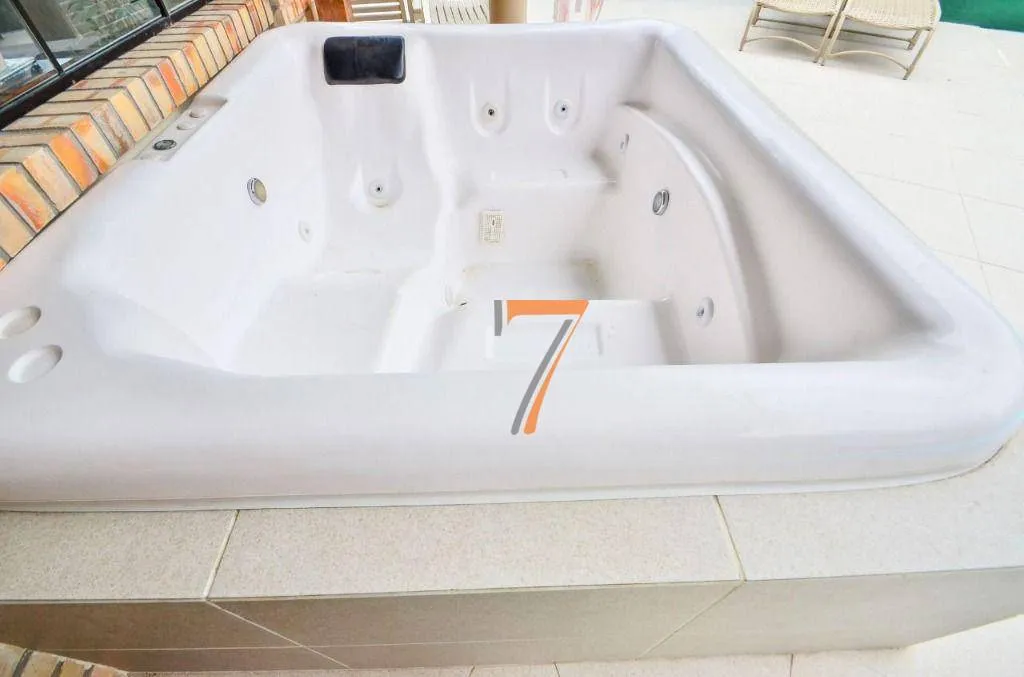 Меблированный дом с 7 спальнями и 450 м² — photo 22