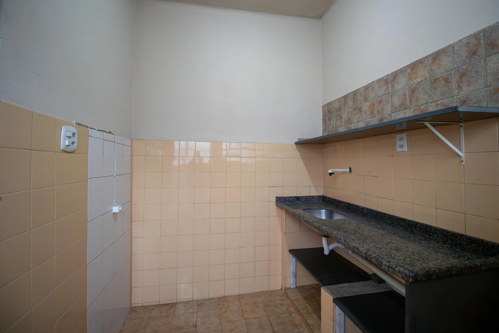 Apartamento com 2 quartos e 1 banheiro, sem vaga