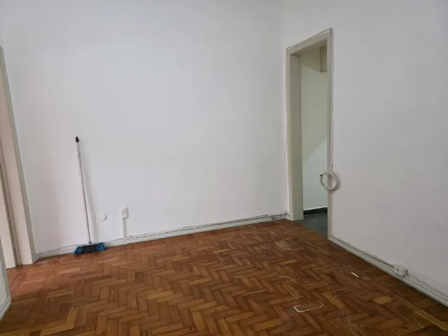 1-bedroom apartment with a closed-off kitchen — photo 7