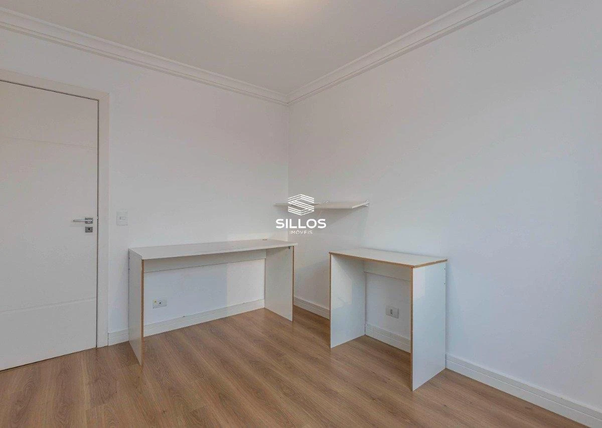 124 m² apartment with a bathtub and a walk-in closet — photo 24
