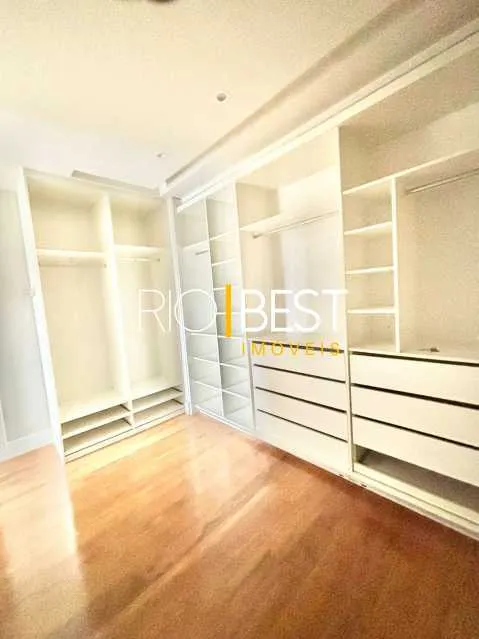 Apartment with 4 bedrooms and a glassed-in balcony — photo 8