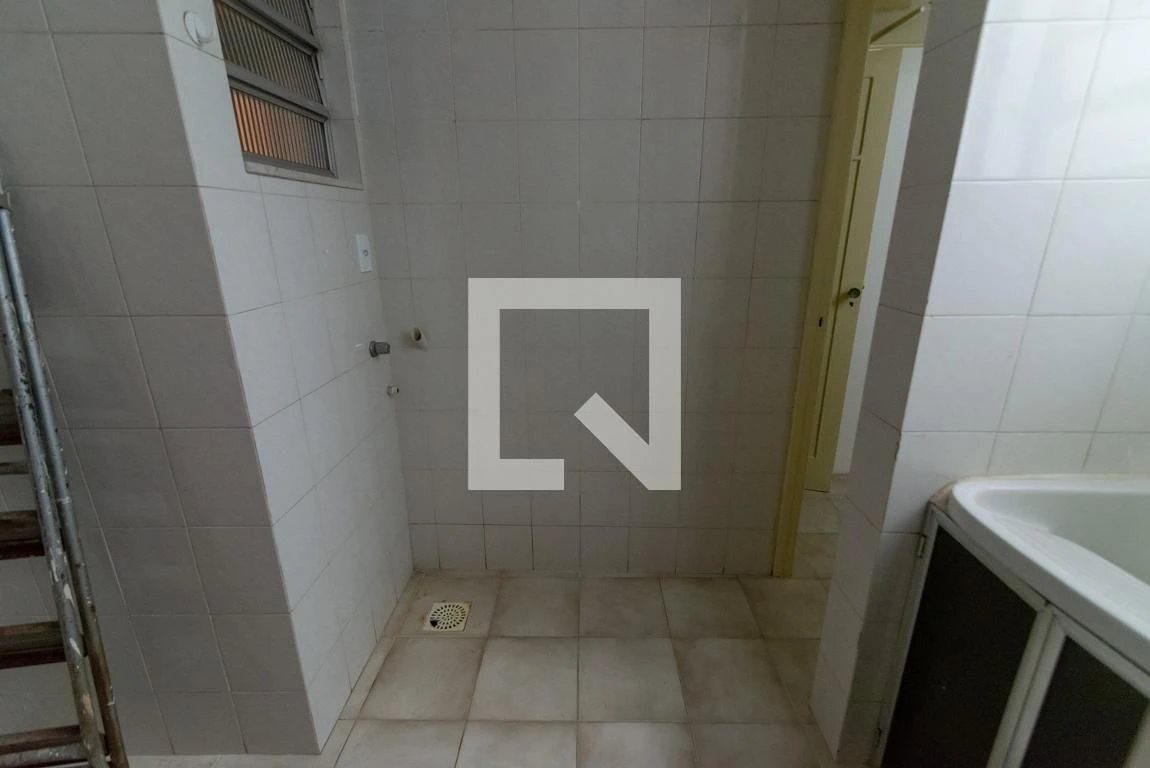 Bathtub in a 3-bedroom apartment, 110 m² — photo 28