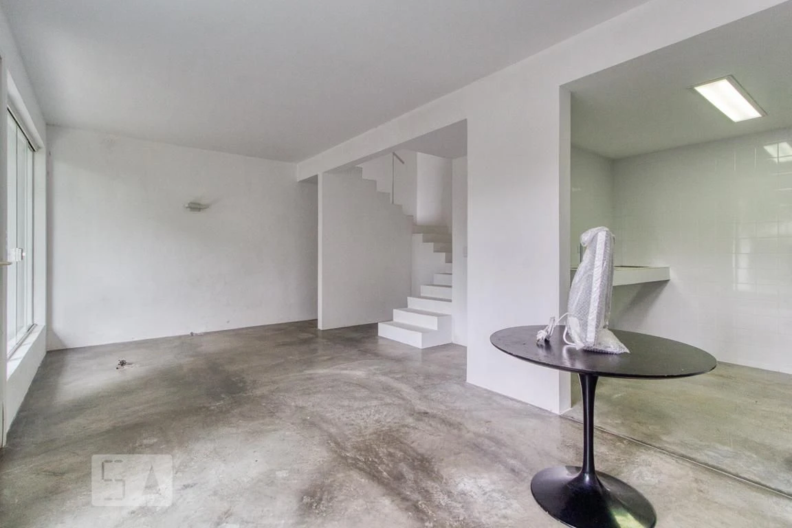 House with 3 bedrooms and 4 bathrooms with a closed kitchen — photo 28