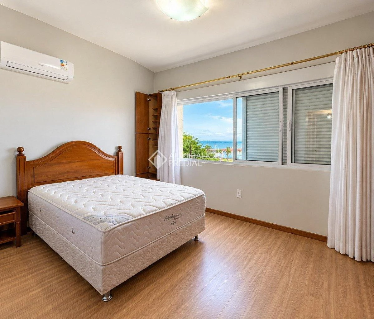 3-bedroom apartment with a glass-enclosed balcony — photo 3