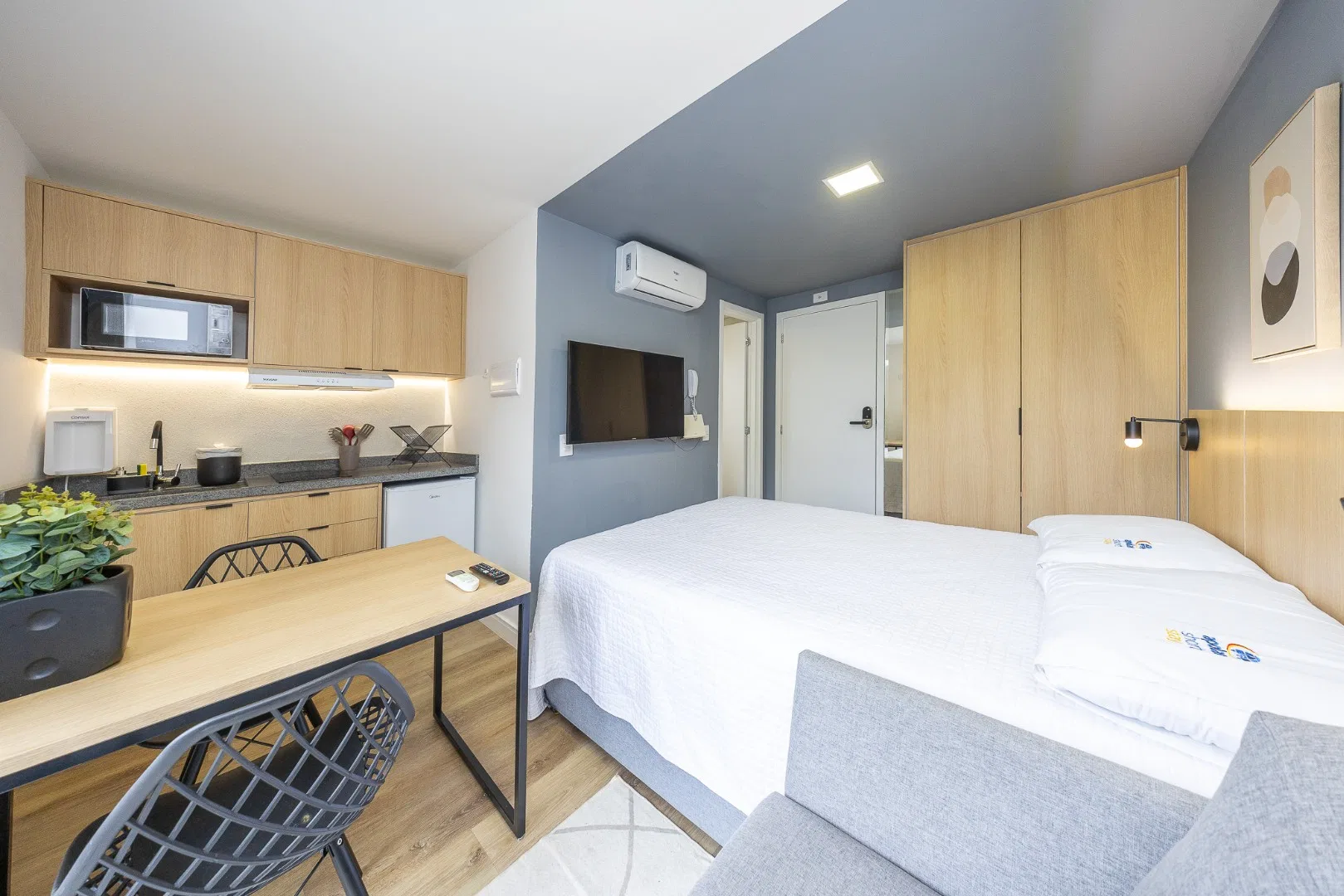Furnished studio, 23 m², with a home office — photo 2