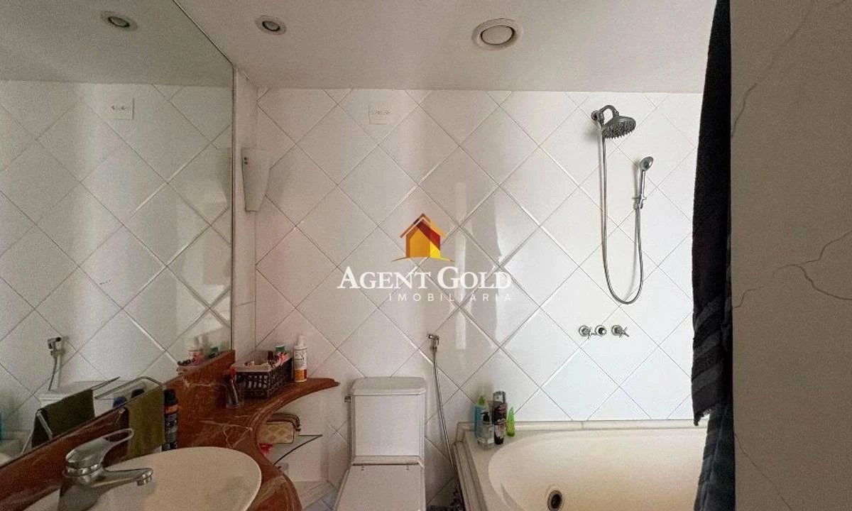4-bedroom apartment in a building with a sauna — photo 27